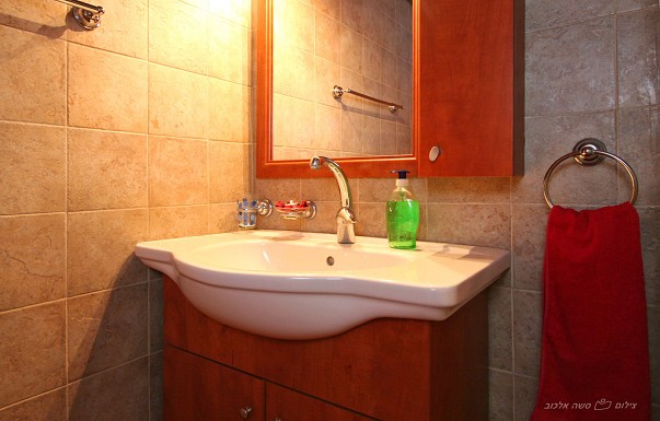 הבקתות של אורלי - ������ �שזור - מושב - ������ ����